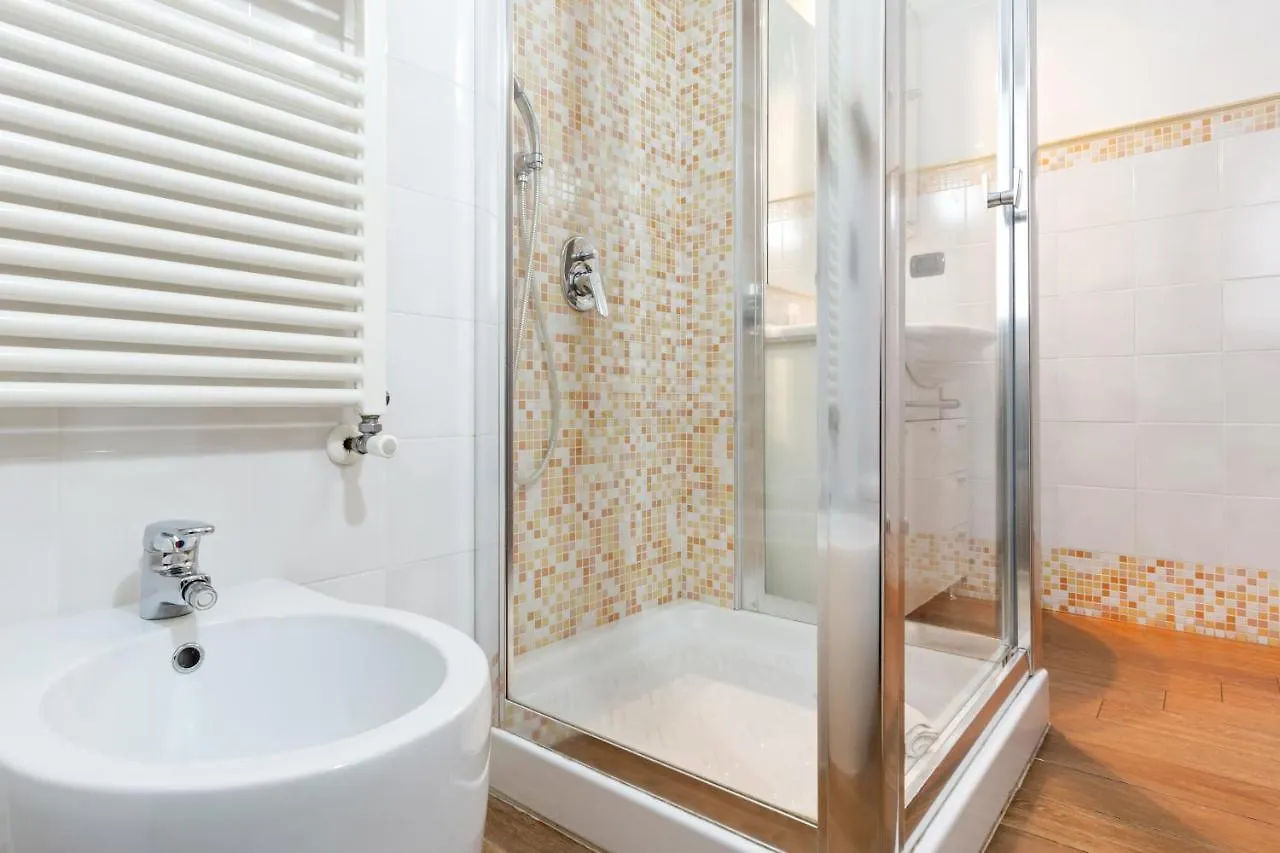 Arno River Bright Apartment Флоренция