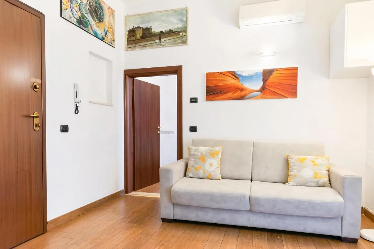 Arno River Bright Apartment Florence