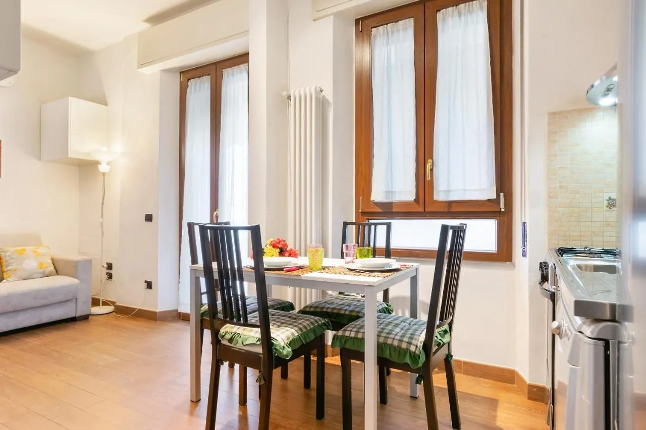 Arno River Bright Apartment Florence